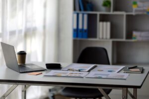 Wolne biurko - zdjęcie ilustracyjne